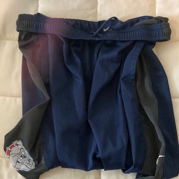 Nike - Large - Gonzaga color shorts - Picture 5 of 6
